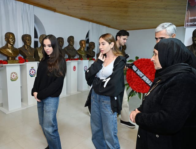Leyla Əliyeva və Arzu Əliyeva Astarada Pəncəli Teymurovun ailəsini ziyarət ediblər