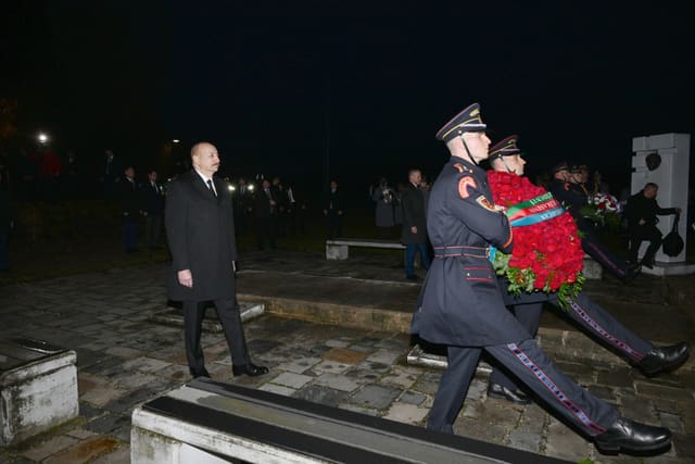 Azərbaycan və Slovakiya prezidentləri Bratislavada “Azadlıq Qapısı” abidəsini ziyarət ediblər