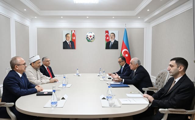 Əli Əsədov Türkiyə Diyanət İşləri İdarəsinin sədri ilə görüşüb