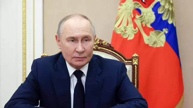 Putin xarici məhkəmə qərarlarının icrasını qadağan edən qanun imzalayıb