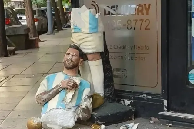 Argentinada Messinin heykəli dağıdılıb 