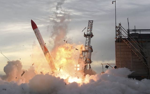 Cənubi Koreyanın ilk kommersiya raketi Braziliyada kosmosa buraxılış zamanı qəzaya uğrayıb