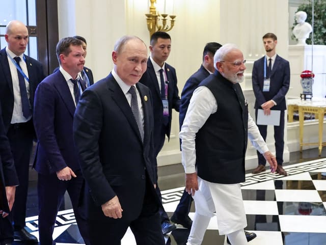 Putin Hindistana iki günlük səfərə gəlib