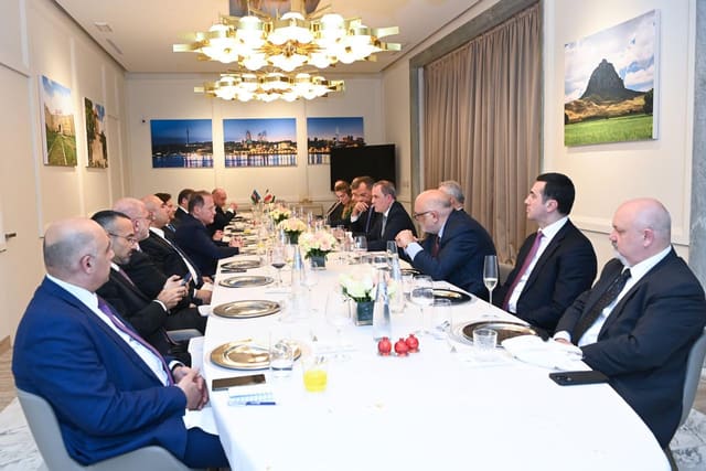 Ceyhun Bayramov Romada İtaliya rəsmiləri ilə şam yeməyinə qatılıb