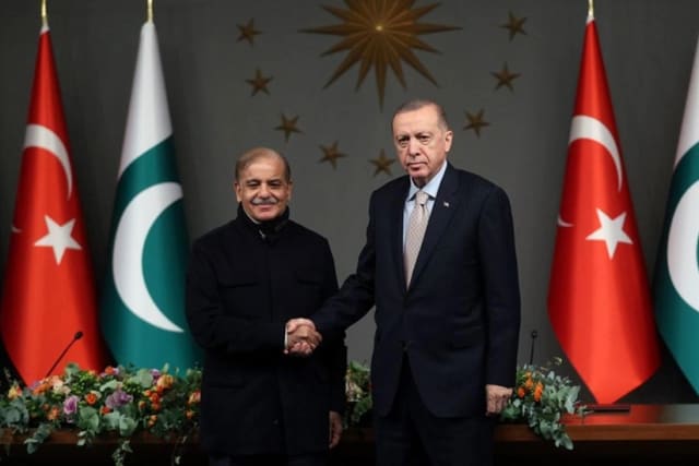  Ərdoğan və Şahbaz Şərif arasında görüş olub