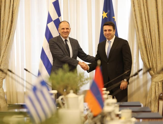 Alen Simonyan və Yunanıstanın XİN rəhbəri TRİPP layihəsini müzakirə ediblər