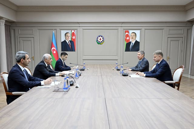 Əli Əsədov “Rusiya Dəmir Yolları” ASC-nin baş direktorunu qəbul edib