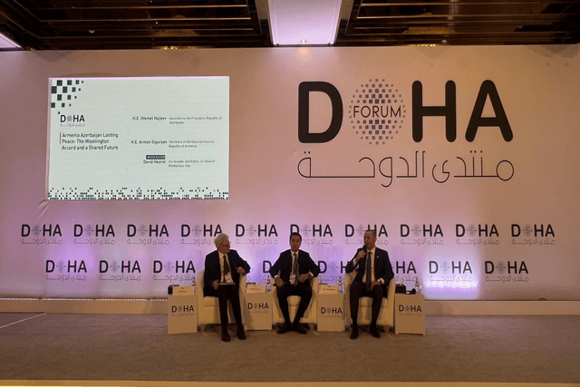 Hikmət Hacıyev və Armen Qriqoryan panel müzakirəsində iştirak edib
