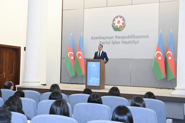 XİN-də “Diplomatiya könüllüləri” qrupunun könüllüləri ilə ilkin tanışlıq görüşü olub - Fotolar