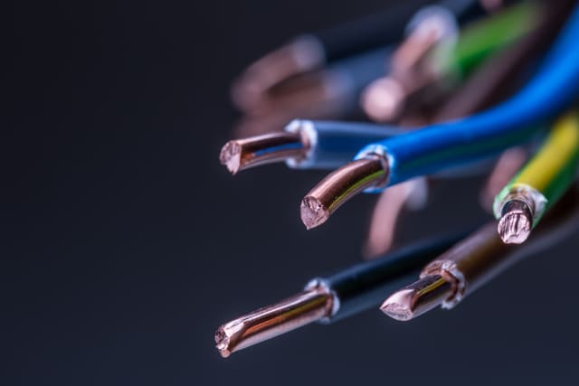 Elektrik naqillərinin istehsalında artım qeydə alınıb