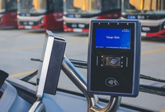 “BakuBus" MMC-yə məxsus bütün avtobus marşrutlarında NFC sistemi tətbiq olunur