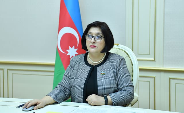 Spiker Prezident İlham Əliyevi və birinci xanım Mehriban Əliyevanı təbrik edib