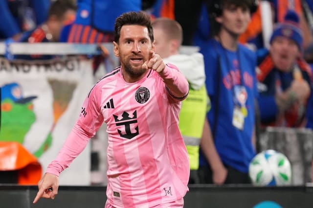 Messi yeni tarixi rekorda imza atıb 
