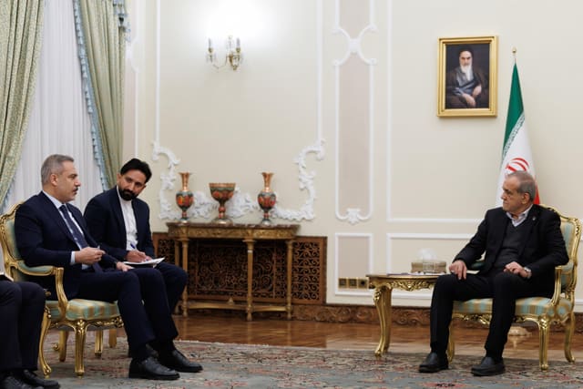 Hakan Fidan Pezeşkian ilə görüşüb