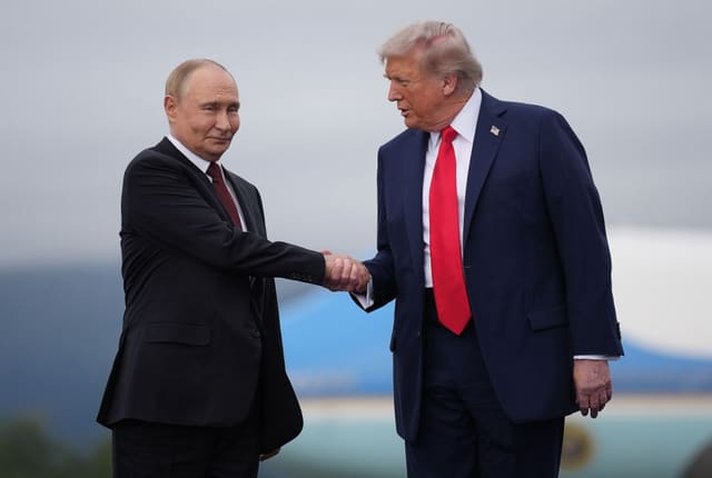 Putin və Tramp arasında telefon danışığı olub