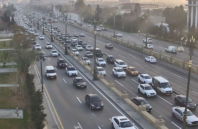 Bakıda hazırda sıxlıq müşahidə olunan yollar açıqlanıb 