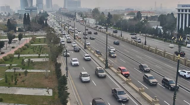 Bakıda hazırda sıxlıq müşahidə olunan yollar açıqlanıb 