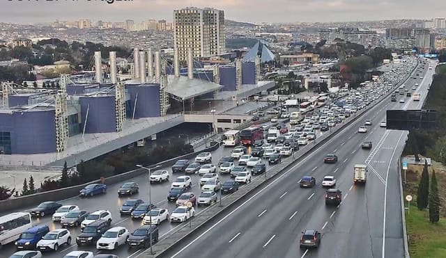 Bakıda hazırda sıxlıq müşahidə olunan yollar açıqlanıb 