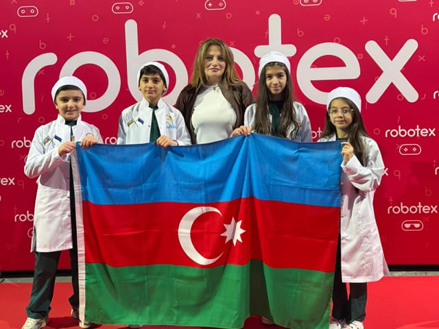 Azərbaycanlı məktəblilərin “Medibot” layihəsi beynəlxalq yarışda qalib oldu