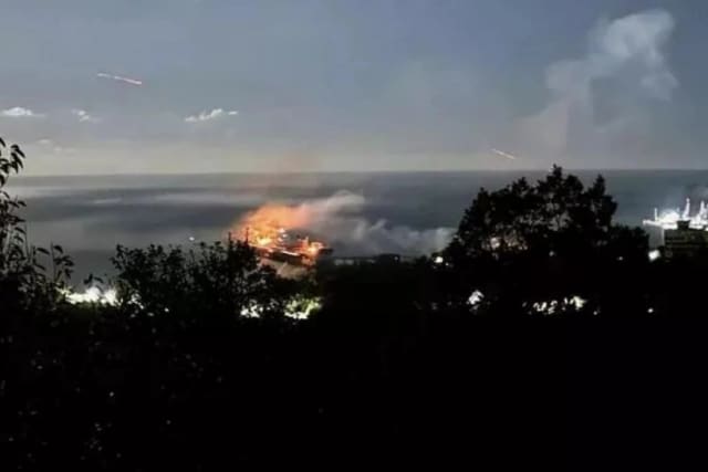 Ukrayna Rusiyanın daha bir tankerinə zərbə endirib