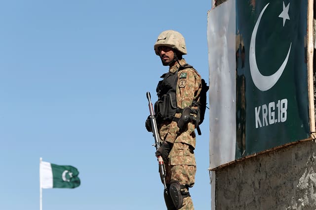 Pakistan və Əfqanıstan sərhədçiləri arasında atışma baş verib
