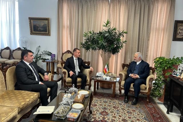 Azərbaycan və İran rəsmiləri ikitərəfli məsələləri müzakirə edib