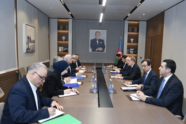 Ceyhun Bayramov İranın xarici işlər nazirinin müavini ilə regional məsələləri müzakirə edib