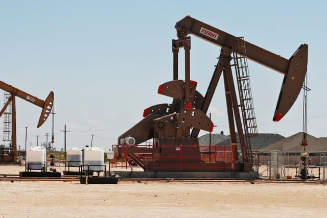 "Brent" neftinin qiyməti 60,99 dollara düşüb