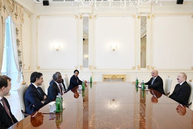 Prezident "Global Infrastructure Partners" şirkətinin baş icraçı direktorunu qəbul edib