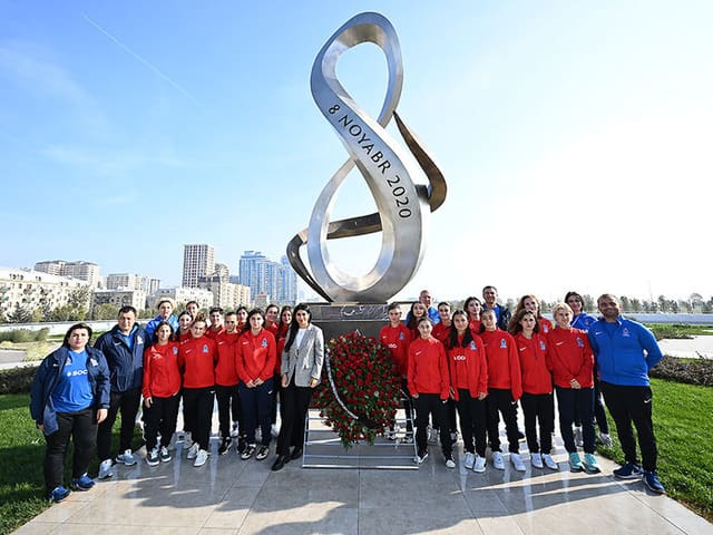 Azərbaycanın U-19 millisi Zəfər Muzeyini ziyarət edib