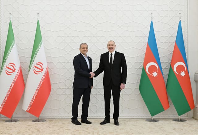 Məsud Pezeşkian Prezident İlham Əliyevə zəng edib