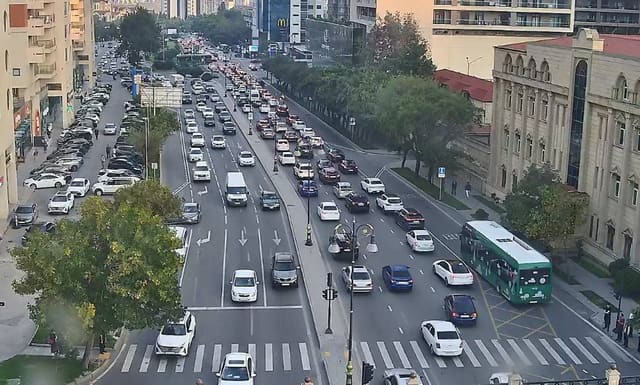 14 istiqamətdə tıxac müşahidə olunur - SİYAHI