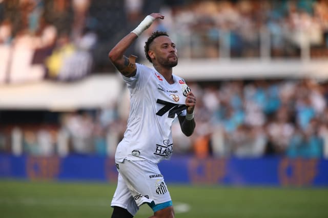 Neymar "Santos"la müqaviləni uzatdı 