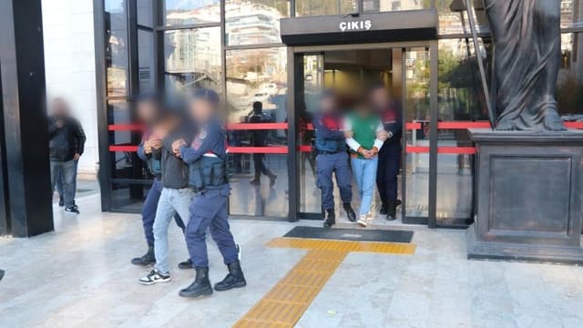 Türkiyədə polis əməkdaşlarına qarşı motosiklet sürən iki nəfər həbs edilib