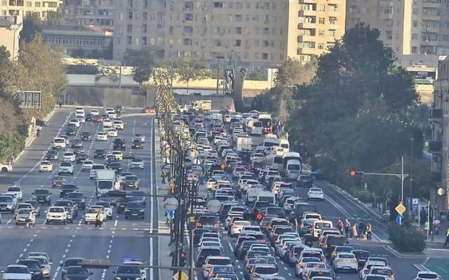 Hazırda Bakıda sıxlıq müşahidə olunan yollar açıqlanıb