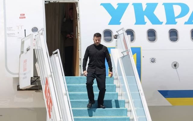 Ukrayna lideri Fransaya səfər edib