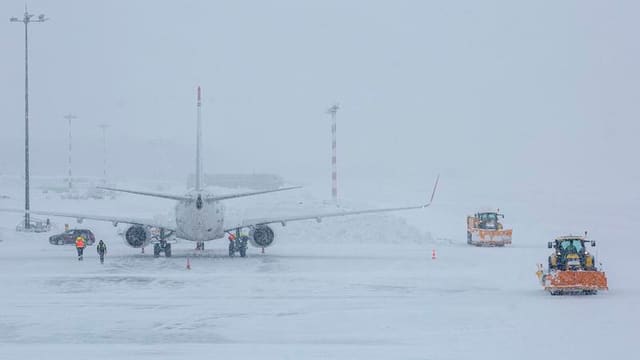 Astana hava limanında onlarla uçuş təxirə salınıb