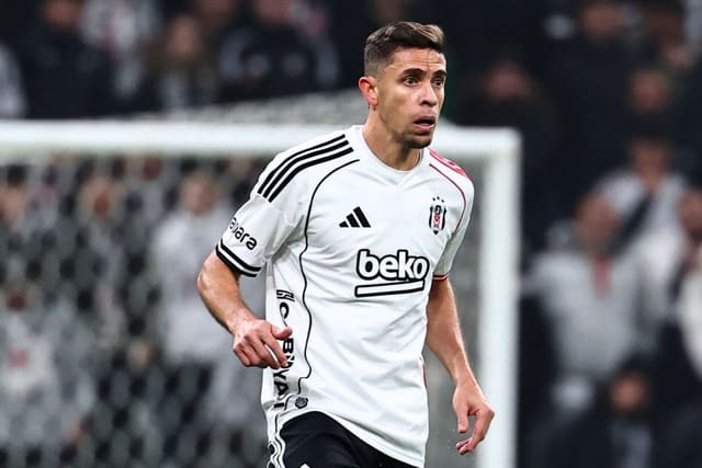 "Beşiktaş" braziliyalı müdafiəçi ilə yollarını ayırdı 