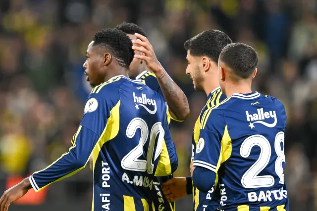 "Fənərbaxça" Türkiyə Superkubokunda finala yüksəldi 