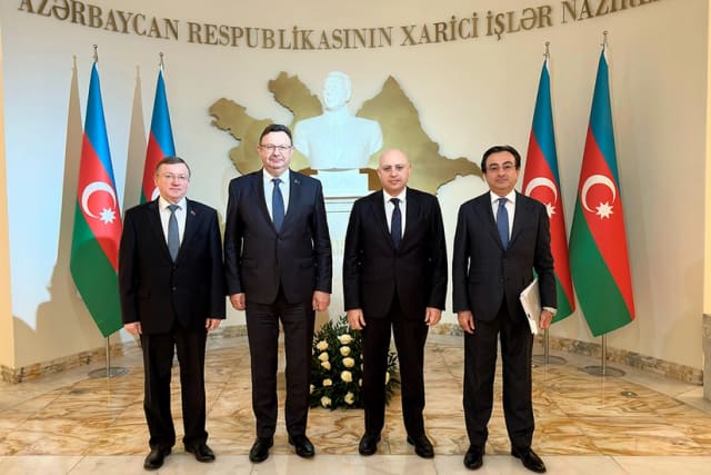 Samir Şərifov Belarusun Azərbaycandakı səfiri ilə görüşüb