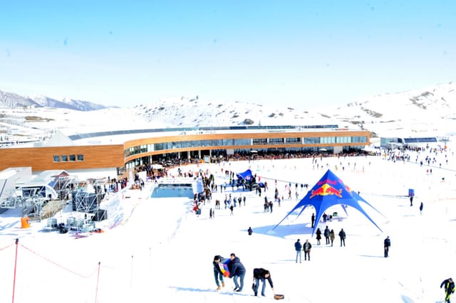 “Azerbaijan Open” beynəlxalq dağ xizəyi turniri start götürüb