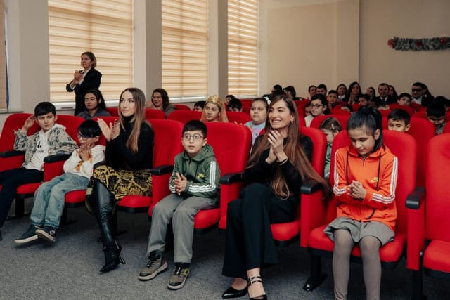 Arzu Əliyeva və Alena Əliyeva Həssas əhali qruplarından olan şəxslər üçün Sığınacaq və Sosial Reabilitasiya Müəssisəsini ziyarət ediblər