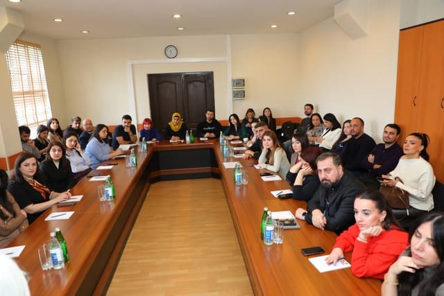Teleradio Akademiyasında “Mediada Azərbaycan dili” mövzusunda təlimlər başlanıb
