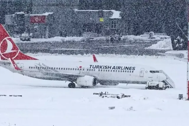 İstanbul hava limanında nəzərdə tutulan 54 uçuş təxirə salınıb