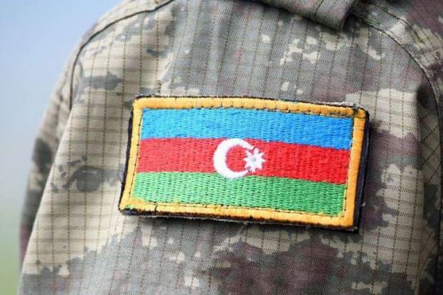 İlham Əliyev  zabitlərin dinc dövrdəki həqiqi hərbi xidmət müddətinin 6 ay azaldılmasını təsdiqləyib