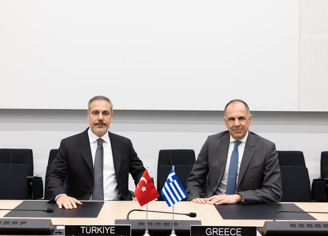 Türkiyə və Yunanıstan XİN başçıları arasında telefon danışığı olub