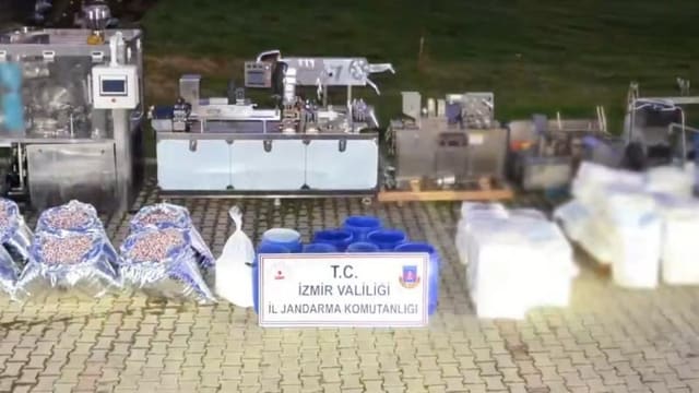 İzmirdə 1,6 ton narkotik həb müsadirə edilib