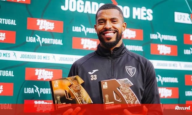 "Qarabağ"ın maraqlandığı braziliyalı hücumçuya daha iki müştəri çıxdı 