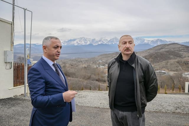 İlham Əliyev Ağdərə rayonunun Heyvalı kəndində görülmüş işlərlə tanış olub - YENİLƏNİB