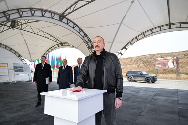 İlham Əliyev Ağdərənin Canyataq kəndində “Dəmirli” Filiz Emalı Kompleksinin fəaliyyəti ilə tanış olub - YENİLƏNİB